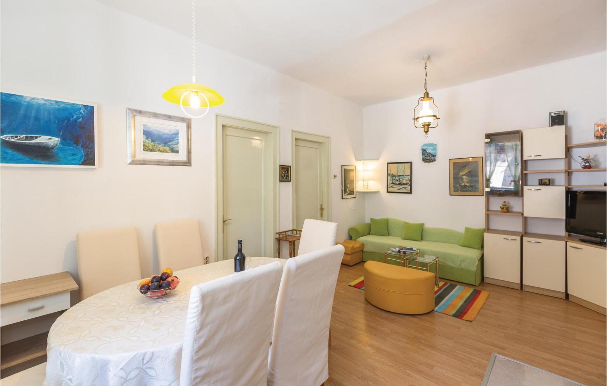 Awesome Apartment In Makarska With Kitchen Bagian luar foto