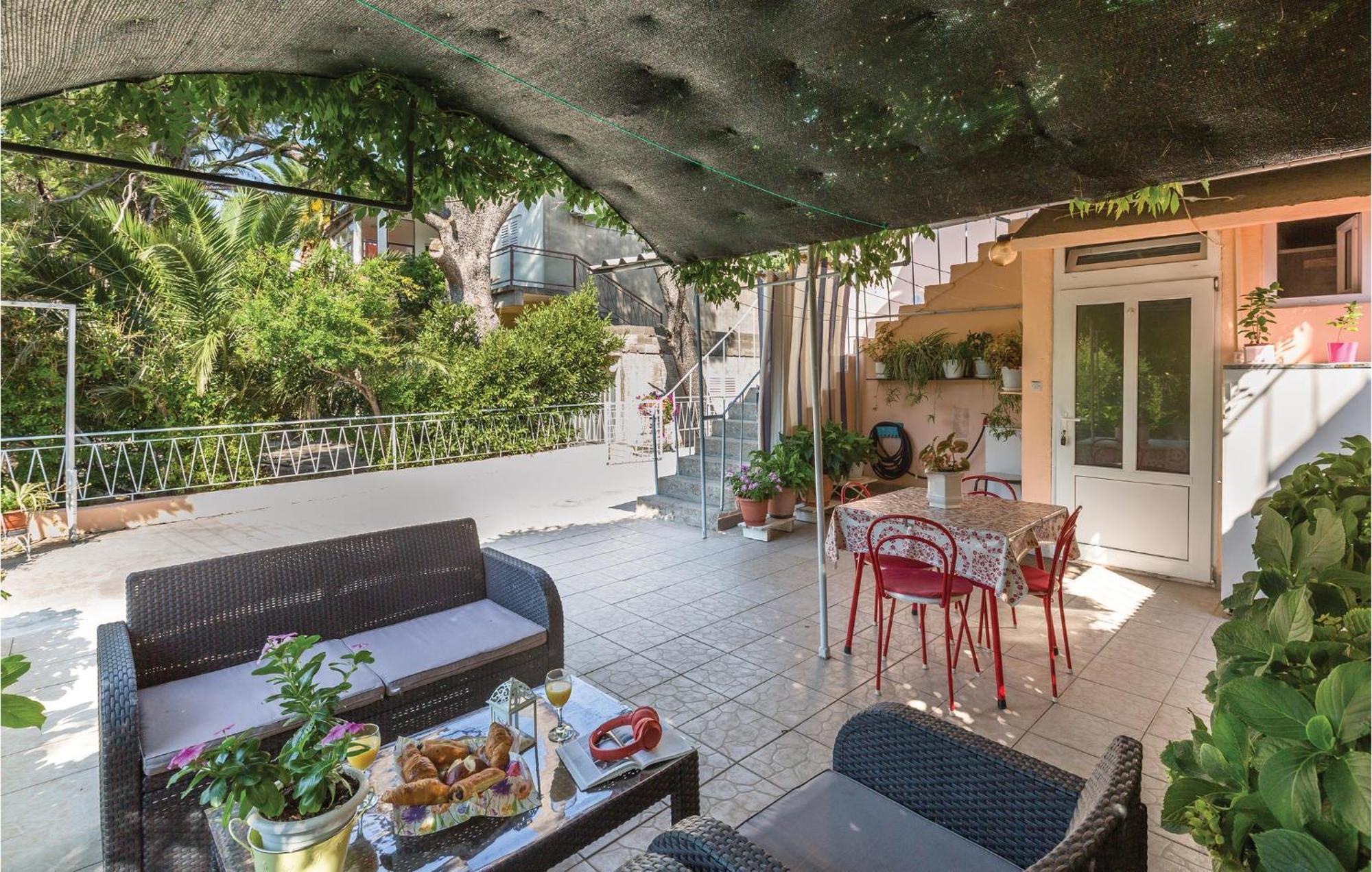 Awesome Apartment In Makarska With Kitchen Bagian luar foto